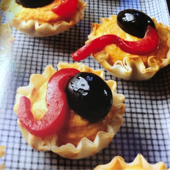 Taste of Home Halloween -- 2 Books in 1! 352 Halloween Tricks & Treats Cookbook - Picture 5 of 11